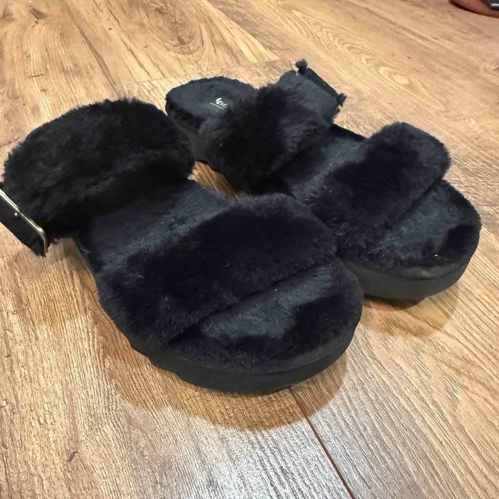 KOOLABURRA by UGG Fuzz On Faux Fur Slide Sandals Black Dormcore Cozy Fluffy Sz 8